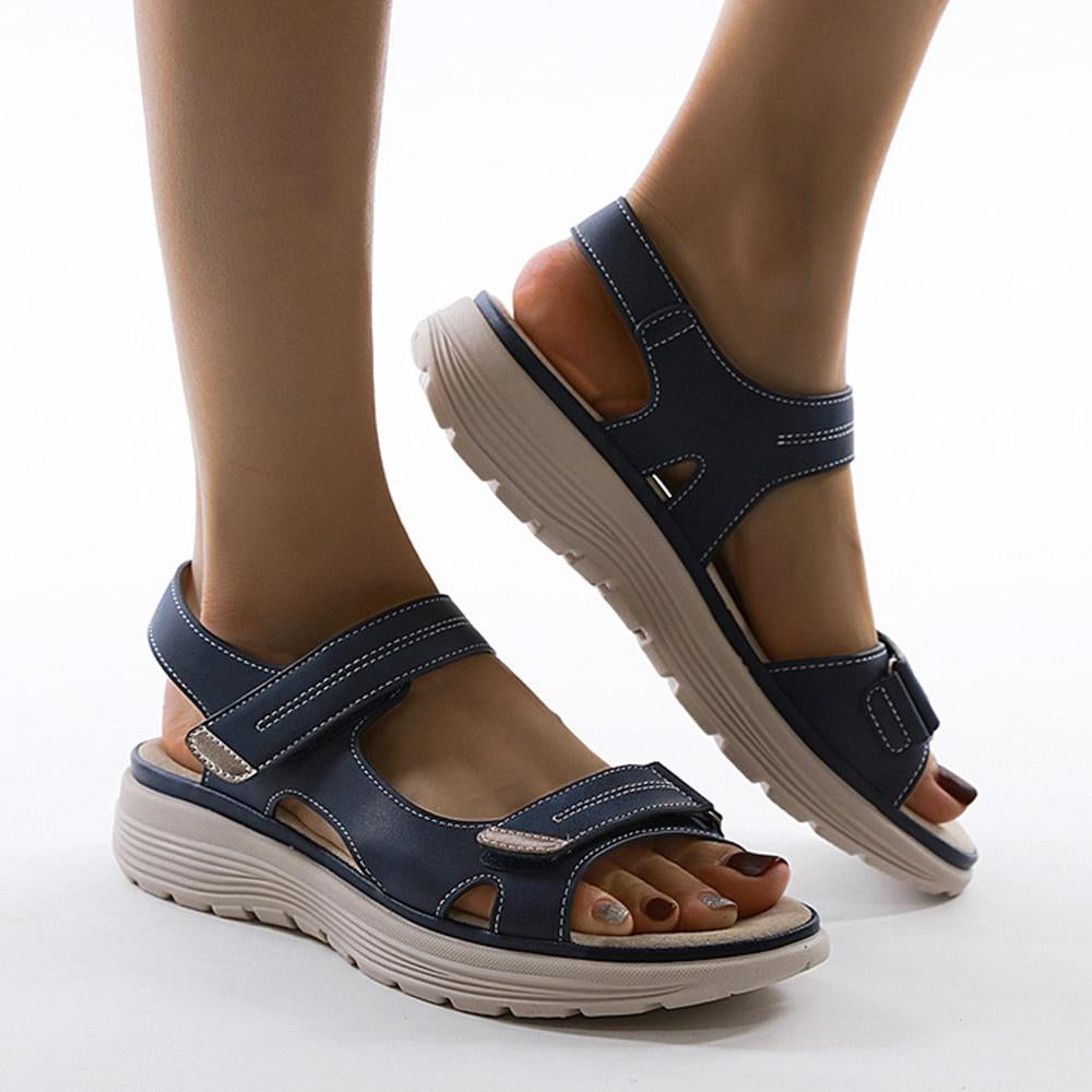 Elegantní a detailní podpůrné letní sandály