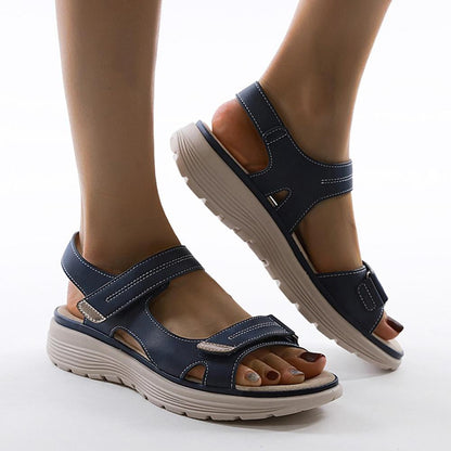 Elegantní a detailní podpůrné letní sandály