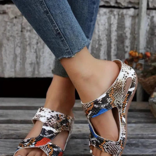Elegantní a detailní podpůrné letní sandály