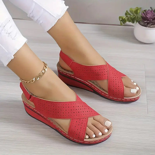 Elegantní a detailní podpůrné letní sandály