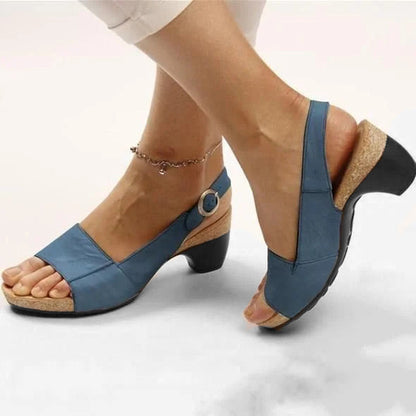 Elegantní a detailní podpůrné letní sandály