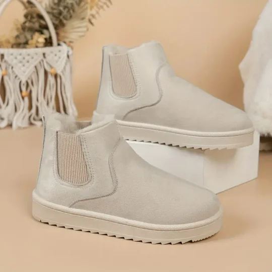Elegantní a detailní podpůrné letní boty