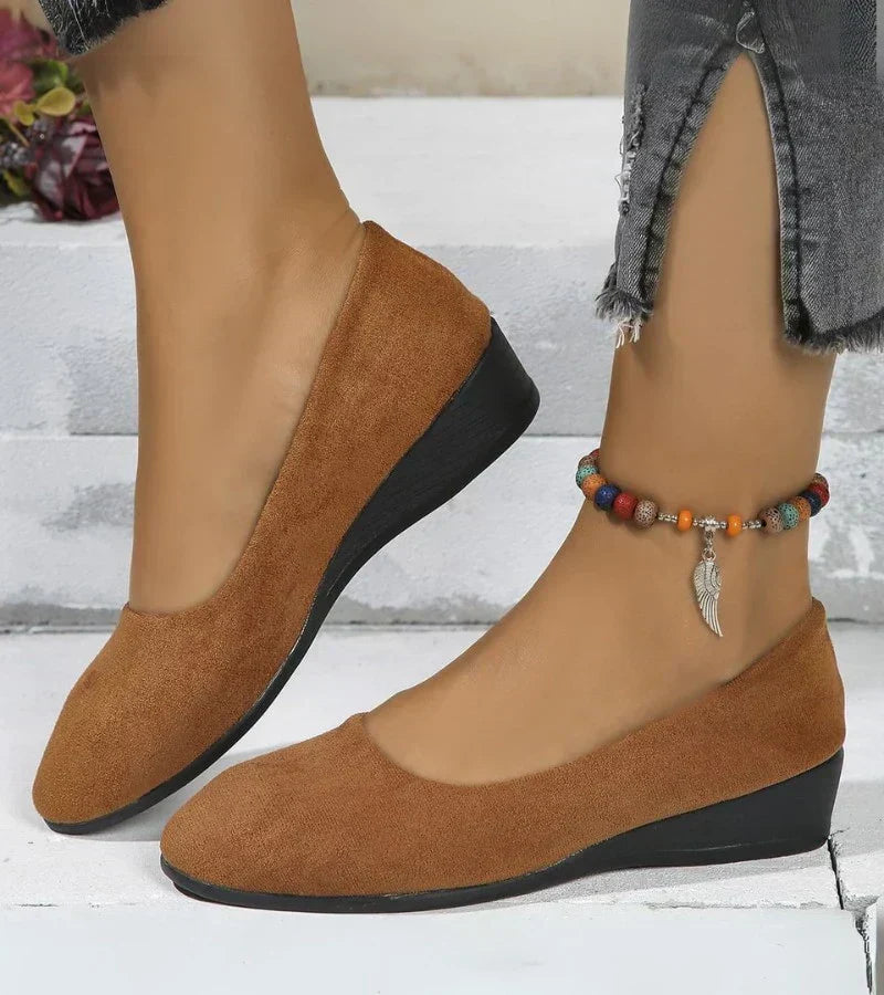 Elegantní a detailní podpůrné letní sandály