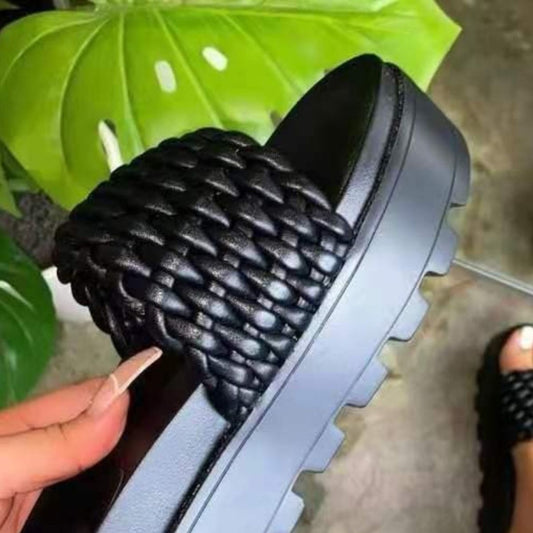 Elegantní a detailní podpůrné letní sandály