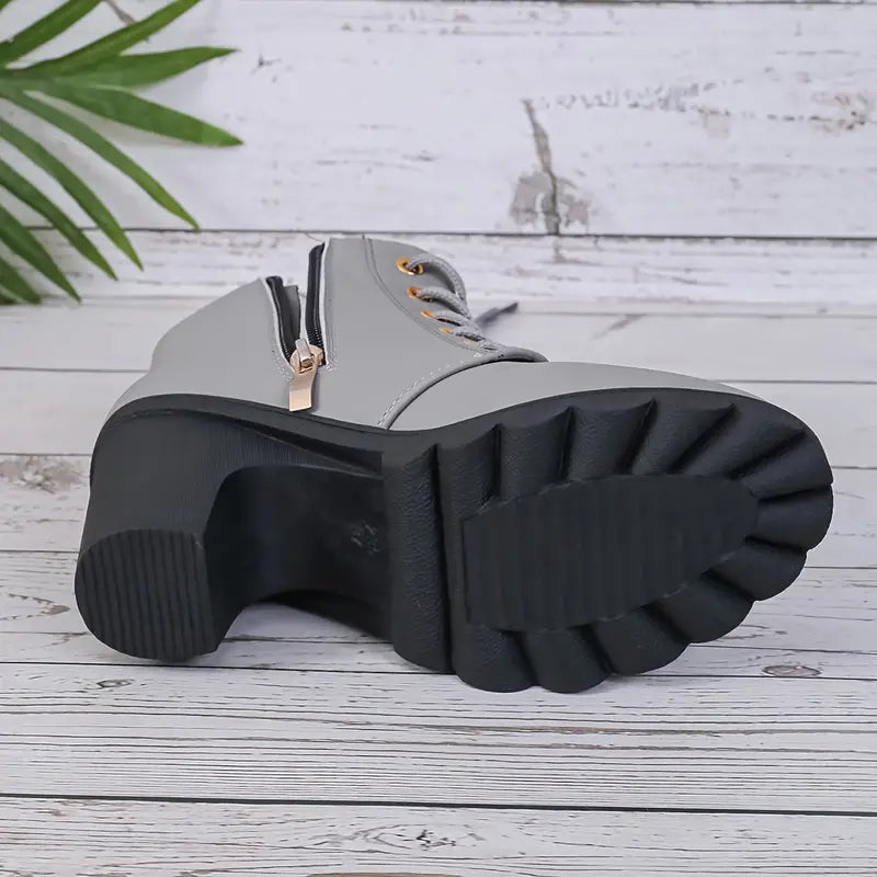 Elegantní a detailně propracovaná podpůrná obuv