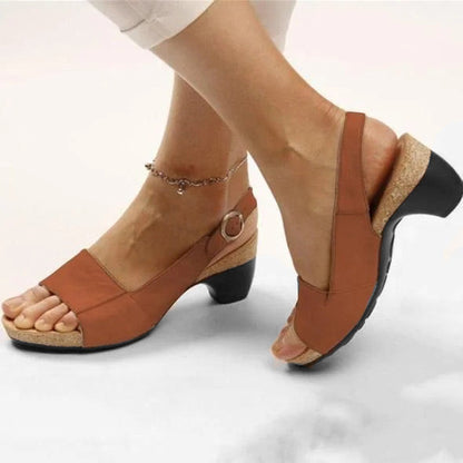 Elegantní a detailní podpůrné letní sandály