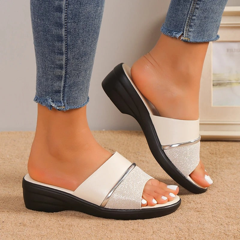 Elegantní a detailní podpůrné letní sandály