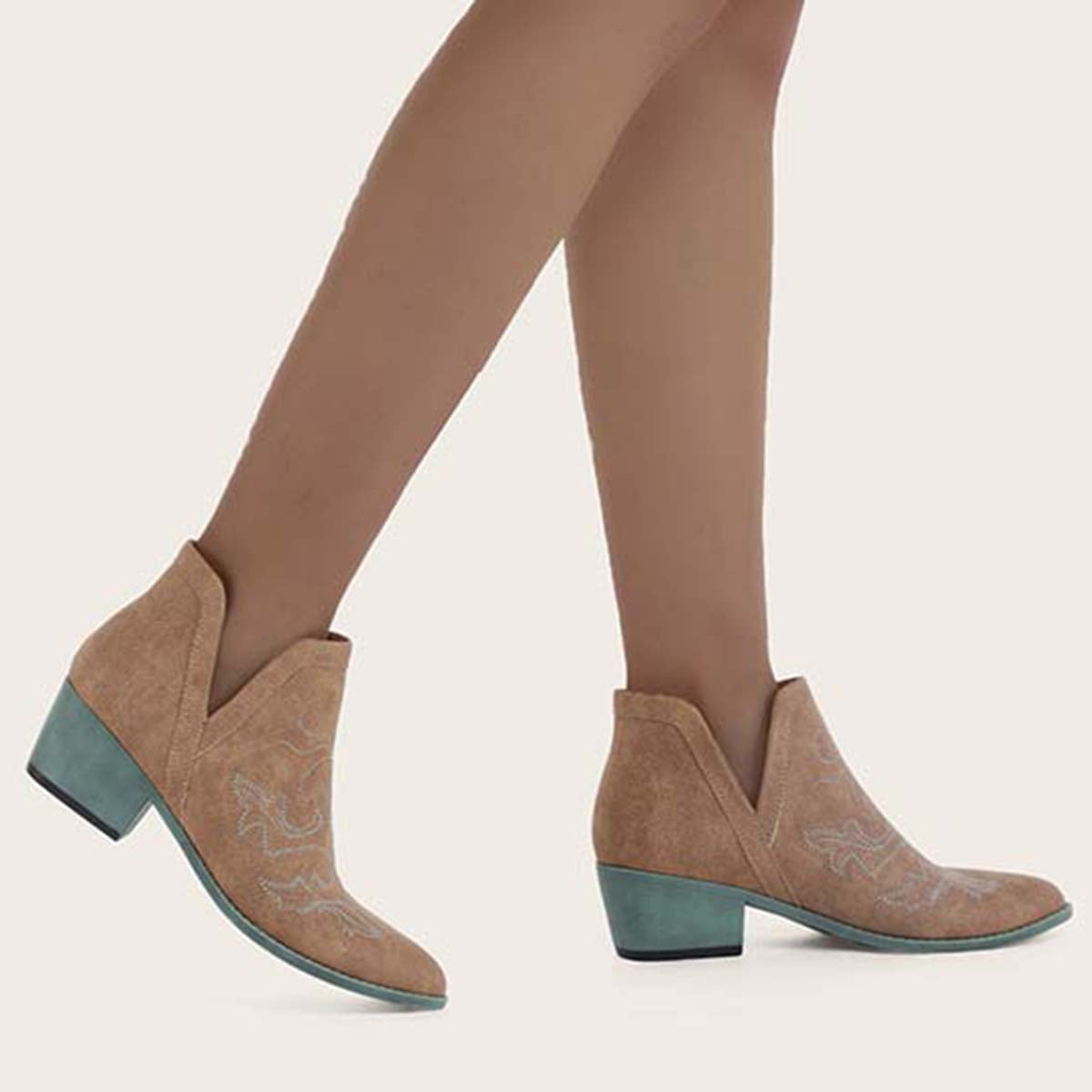 Elegantní a detailní podpůrné letní boty