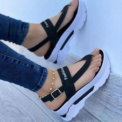 Elegantní a detailně propracovaná podpůrná letní obuv