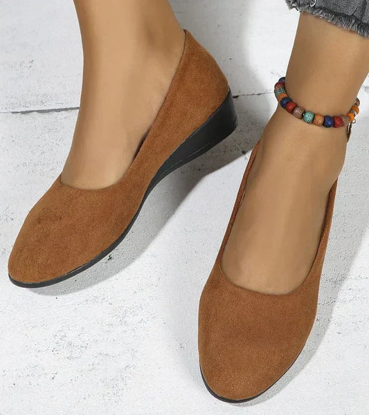 Elegantní a detailní podpůrné letní sandály