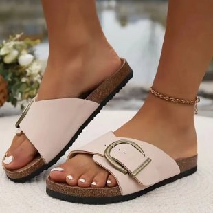 Elegantní a detailní podpůrné letní sandály