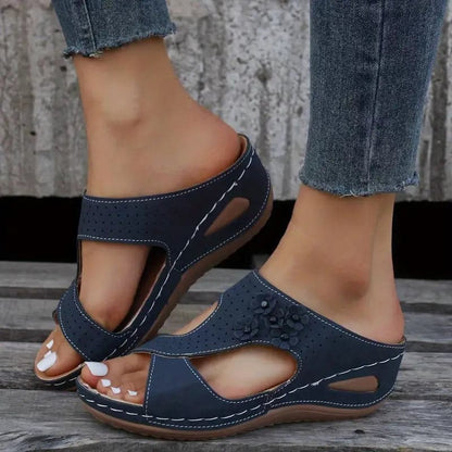 Elegantní a detailní podpůrné letní sandály