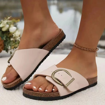 Elegantní a detailní podpůrné letní sandály