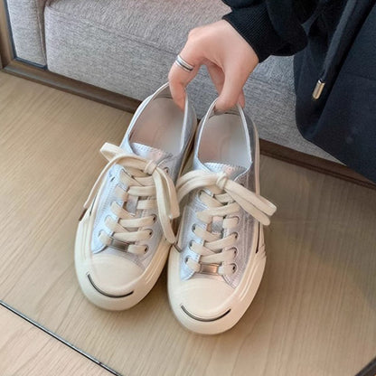 Elegantní a detailní podpůrné letní tenisky