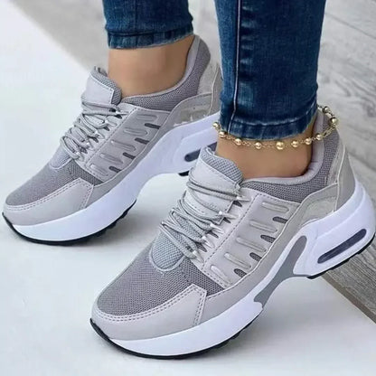 Elegantní a detailní podpůrné tenisky