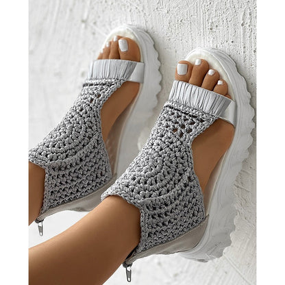 Elegantní a detailní podpůrné letní sandály
