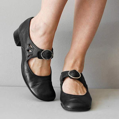 Elegantní a detailně propracovaná podpůrná letní obuv