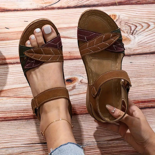 Elegantní a detailní podpůrné letní sandály