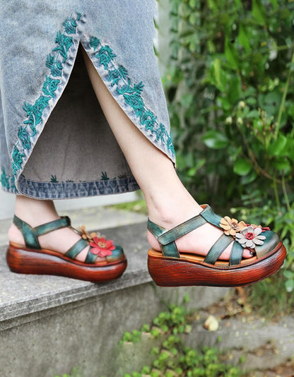 Elegantní a detailní podpůrné letní sandály