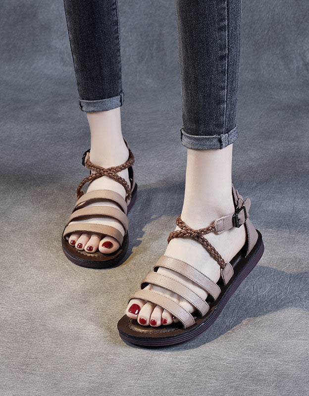 Elegantní a detailní podpůrné letní sandály