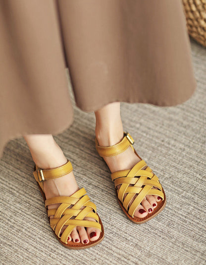 Elegantní a detailní podpůrné letní sandály