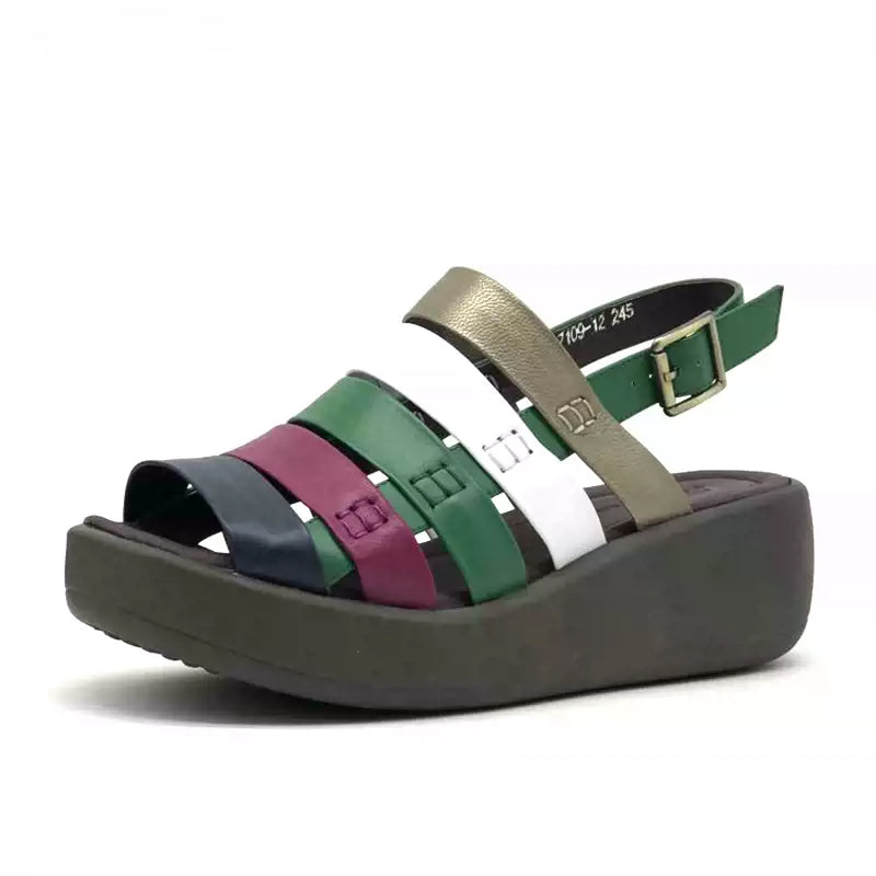 Elegantní a detailní podpůrné letní sandály
