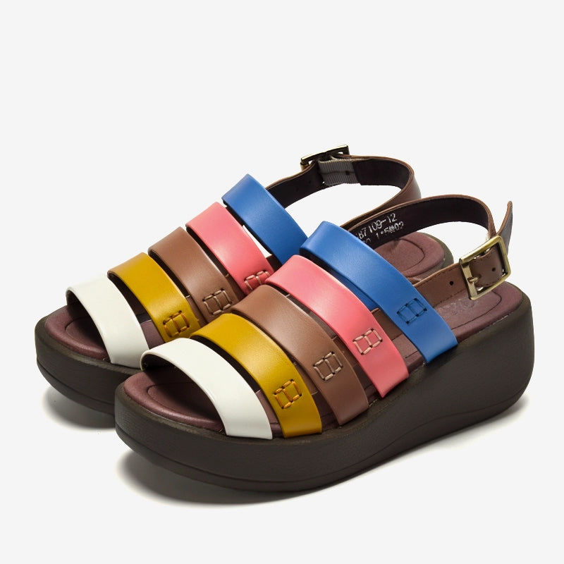 Elegantní a detailní podpůrné letní sandály