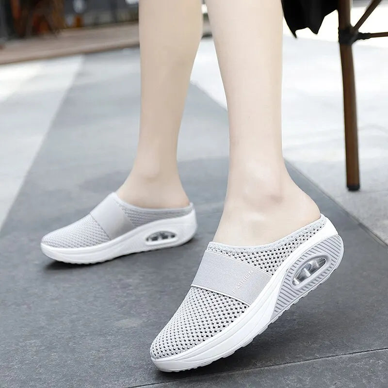 Elegantní a detailní podpůrné letní sandály
