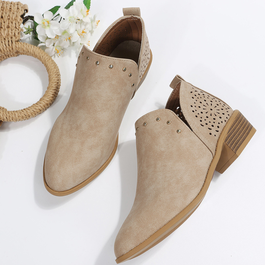 Elegantní a detailní podpůrná kotníková obuv