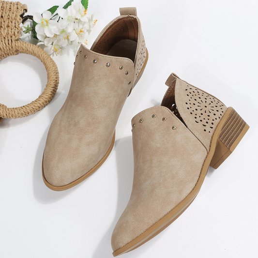 Elegantní a detailní podpůrná kotníková obuv