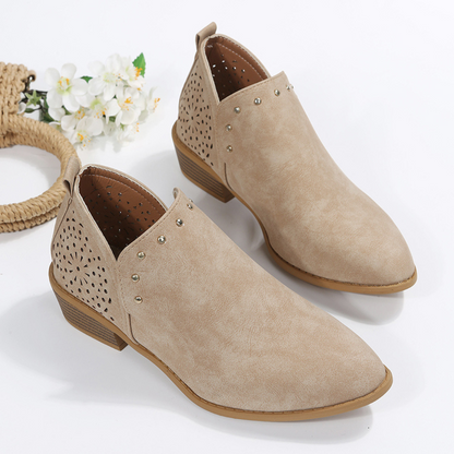Elegantní a detailní podpůrná kotníková obuv