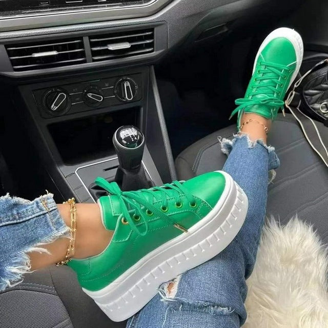 Elegantní a detailní podpůrné letní boty