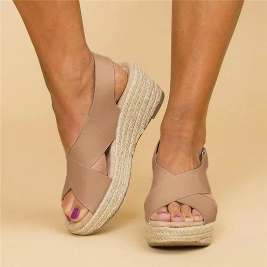 Elegantní a detailní podpůrné letní sandály
