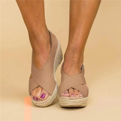 Elegantní a detailní podpůrné letní sandály