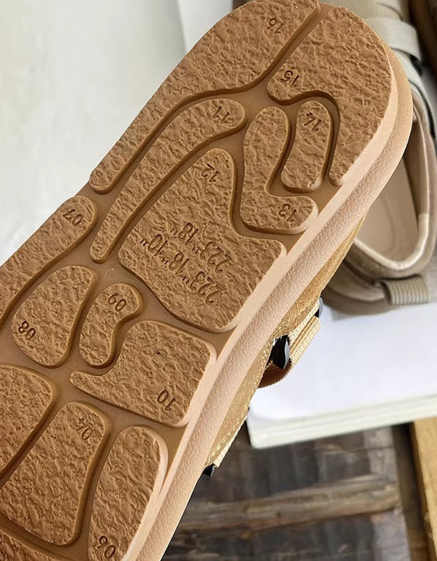 Elegantní a detailně propracovaná podpůrná letní obuv