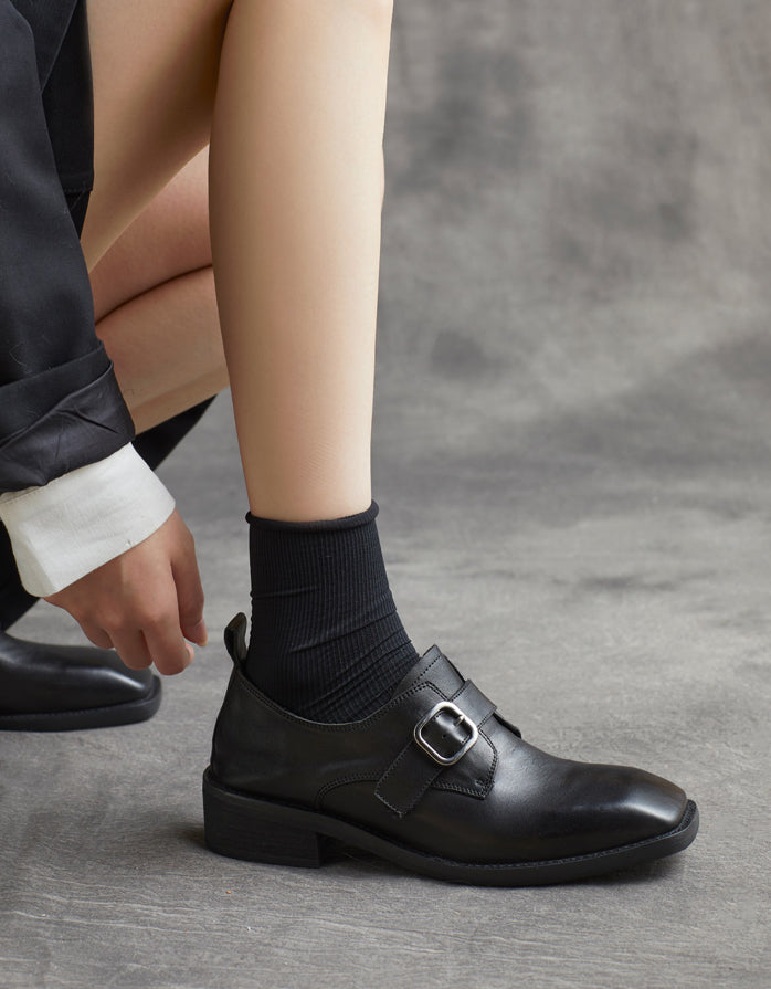 Elegantní a detailně propracovaná podpůrná letní obuv