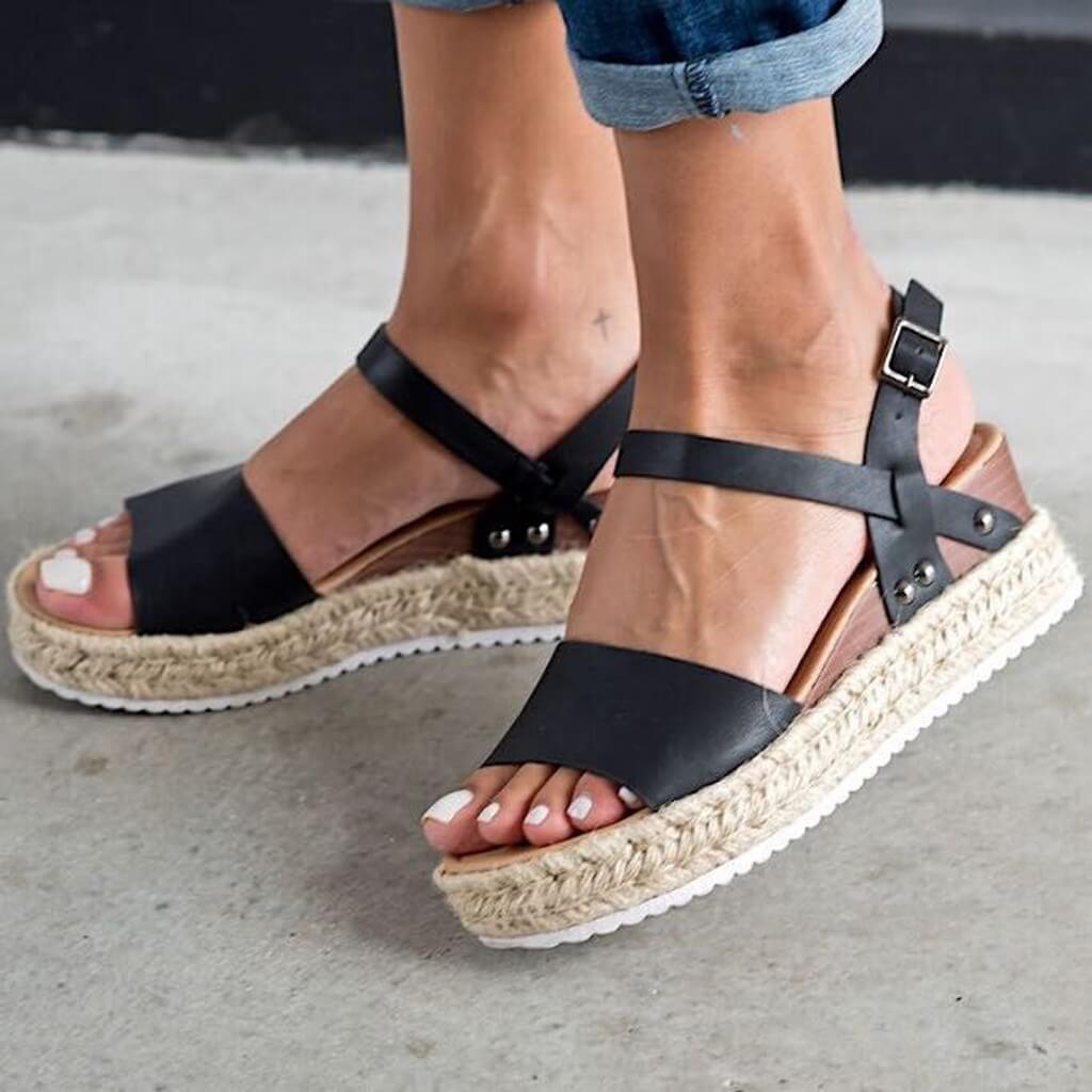 Elegantní a detailní podpůrné letní sandály