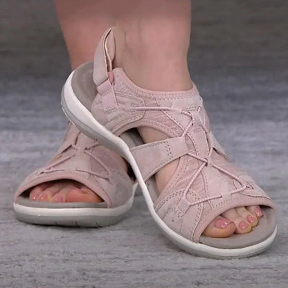 Elegantní a detailní podpůrné letní sandály