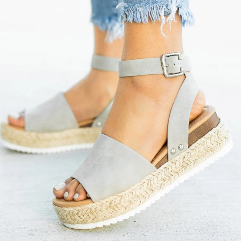 Elegantní a podpůrné ortopedické zimní sandály