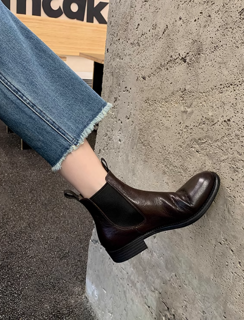 Elegantní a detailní podpůrné letní boty