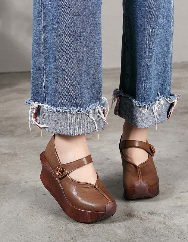 Elegantní a detailní podpůrné letní sandály
