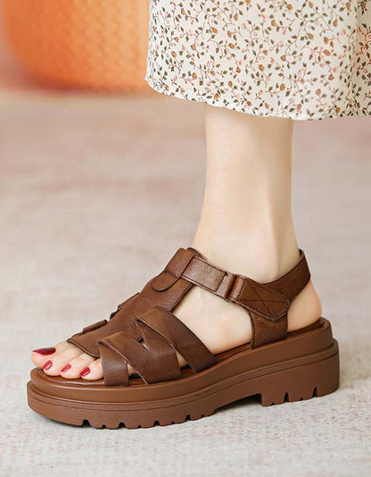 Elegantní a detailní podpůrné letní sandály