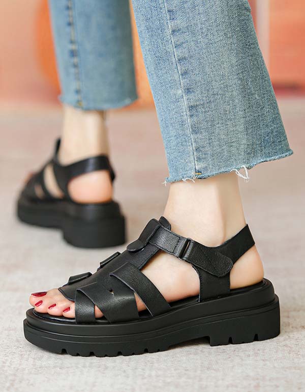 Elegantní a detailní podpůrné letní sandály
