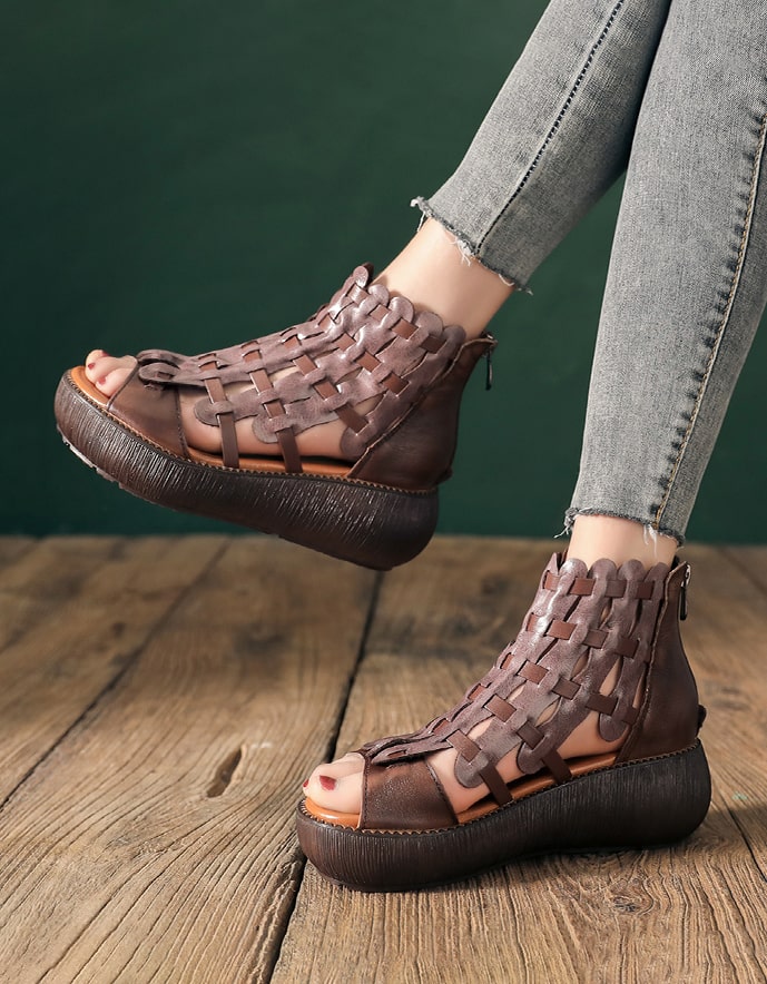 Elegantní a detailní podpůrné letní sandály