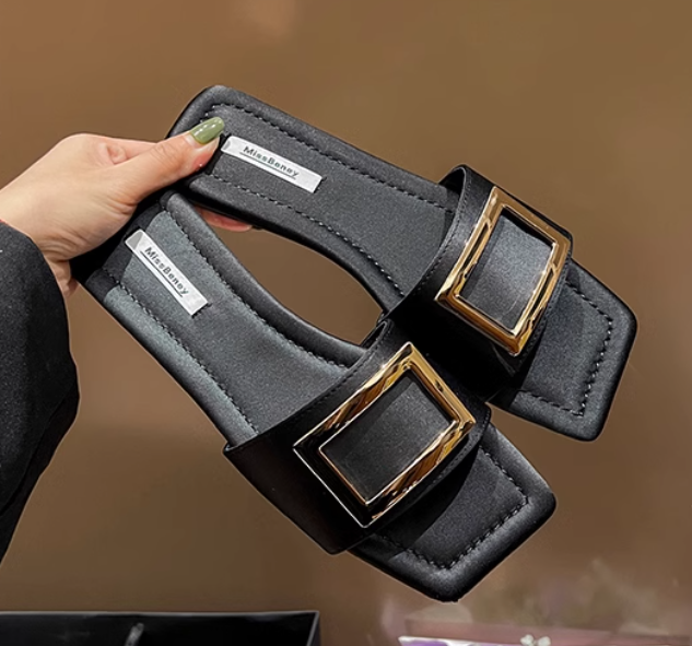 Moderní a podpůrné ortopedické letní sandály
