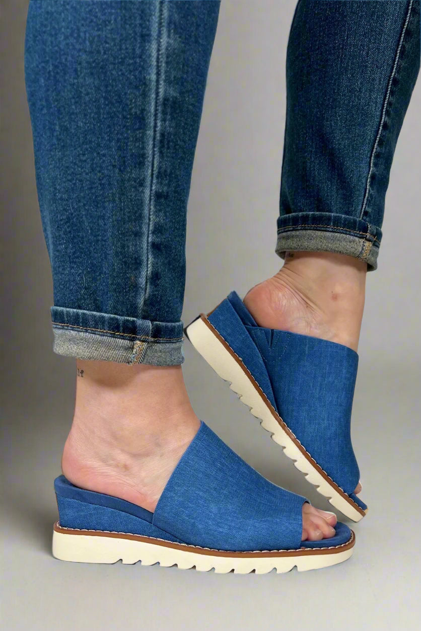Elegantní a detailně propracovaný podpůrný letní klín Wedge