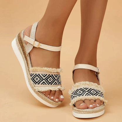 Elegantní a detailní podpůrné letní sandály