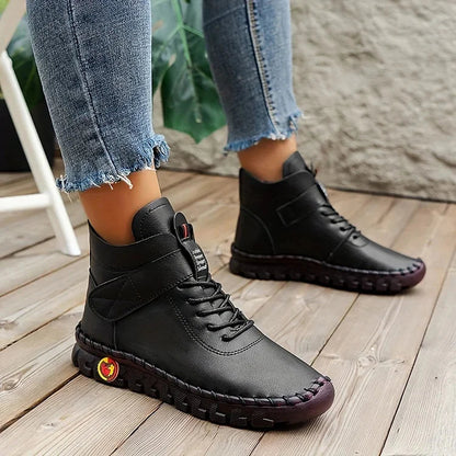 Elegantní a detailní podpůrné letní boty