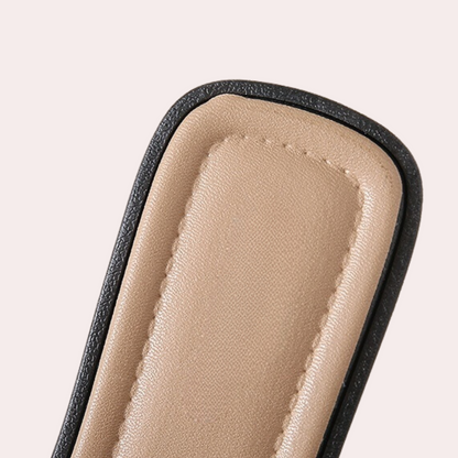 Elegantní a detailní podpůrné letní sandály
