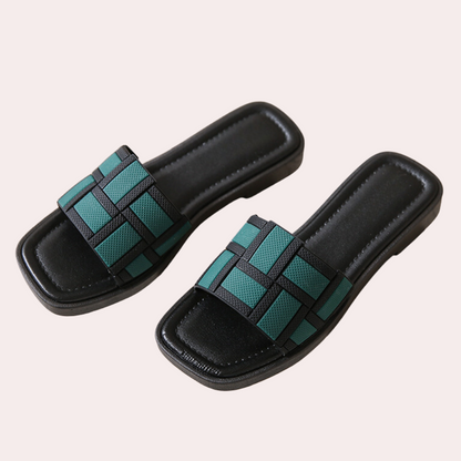 Elegantní a detailní podpůrné letní sandály